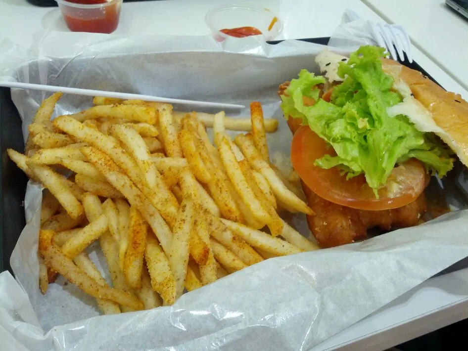 Battered fish sandwich with original fries|Xi wenさん