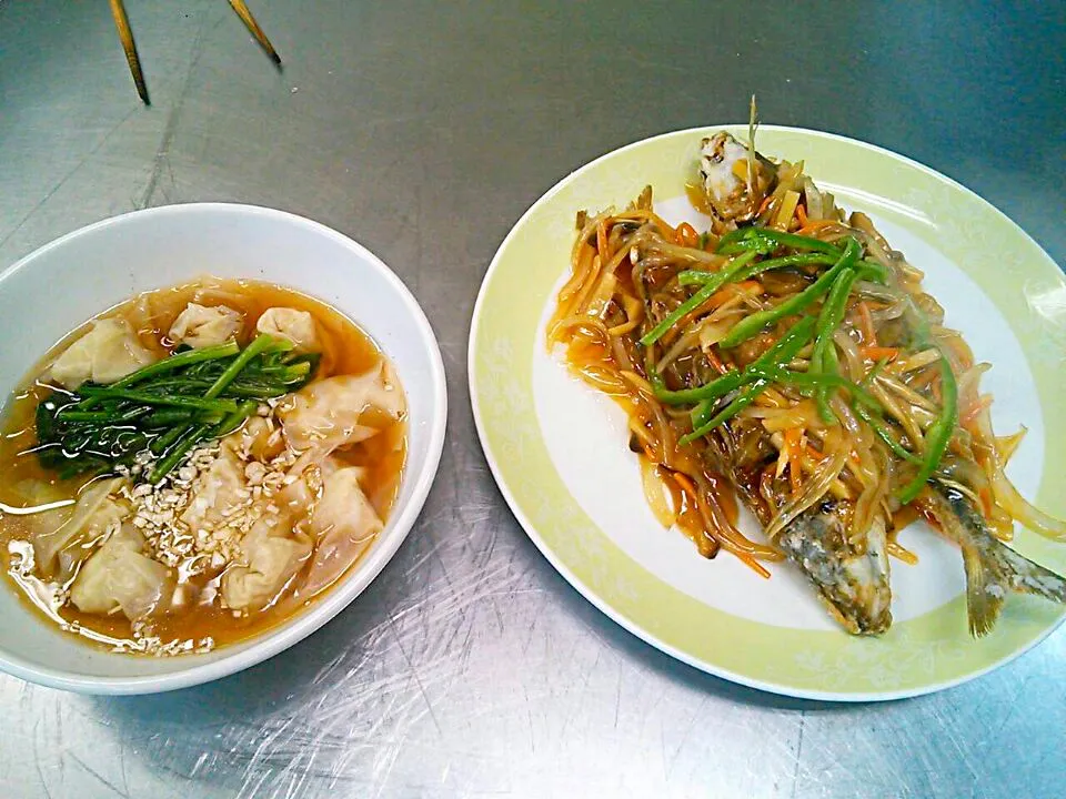 Snapdishの料理写真:ワンタンスープ・鯵の野菜甘酢あんかけ|ゆいなさん