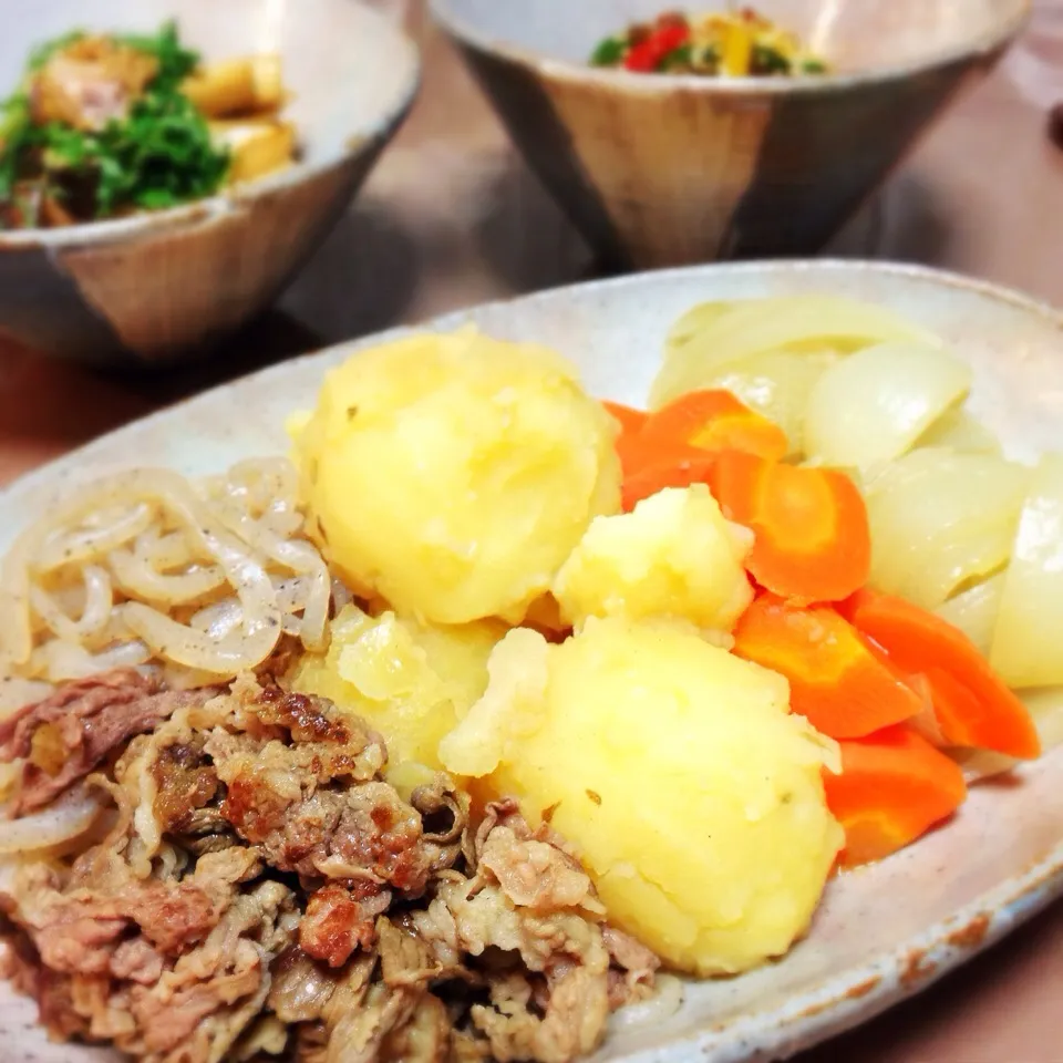 初めて関東風の肉じゃがを作ったんだけど、関東は豚肉で作るらしいからこれじゃ駄目なんだｗｗｗ。|うさ爺さん