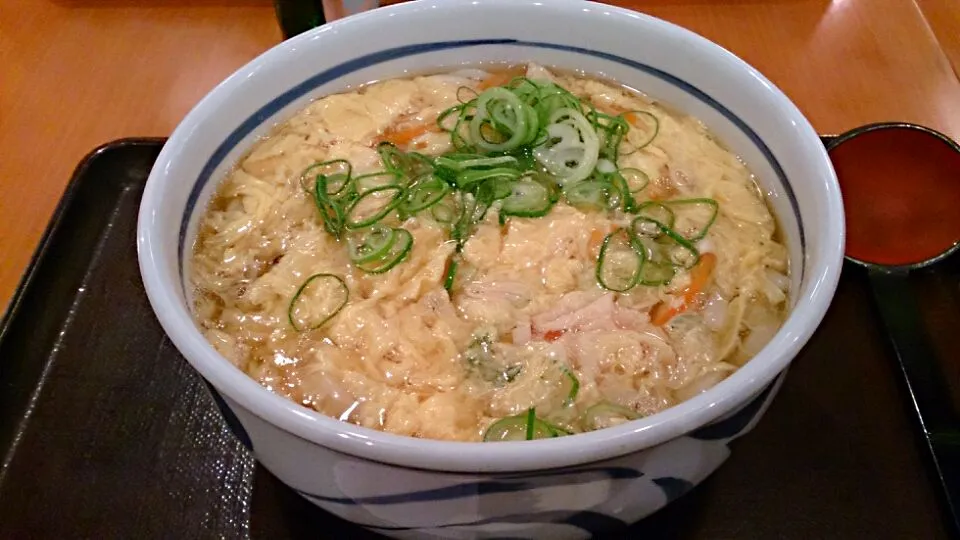 『湯葉あんかけうどん』
父と夜景撮りに行って冷えた体に染み入りました。湯葉がはいるととぅるんとぅるんで美味しかったです！|akemi🐝さん