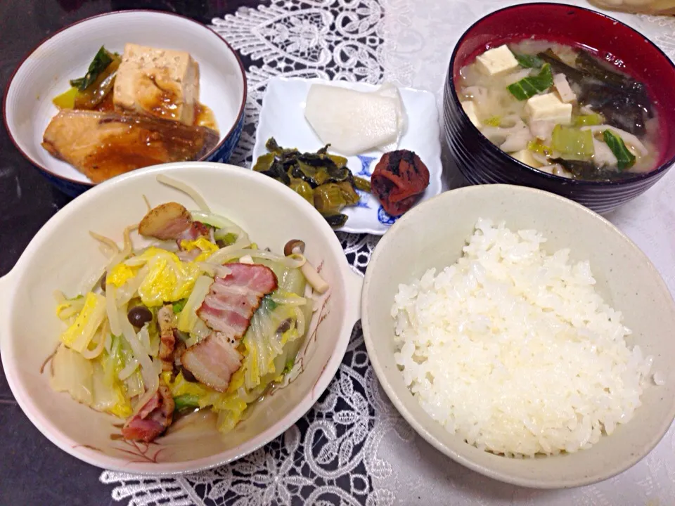 Snapdishの料理写真:白菜とベーコンの蒸し煮の晩ご飯|やすさん