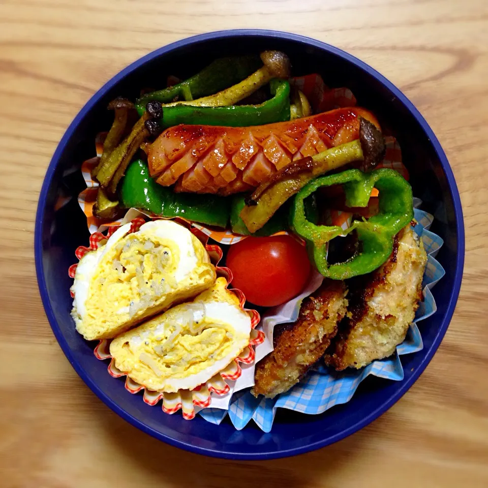 サーモンのマヨパン粉焼、ウィンナーと野菜のカレーいため、しらす卵焼き|okuyさん