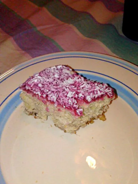 Raw raspberry coconut cheese cake|Polly Gelfusoさん