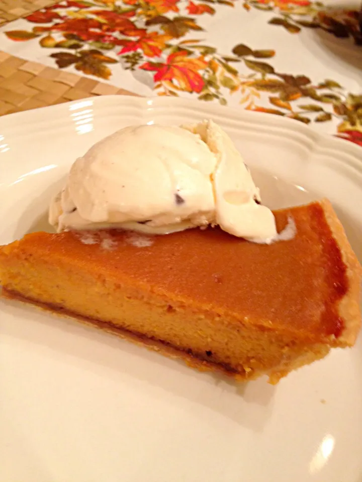 Thankful! Sweet potato pie with cookie dough ice cream.|Emmie Pizarroさん