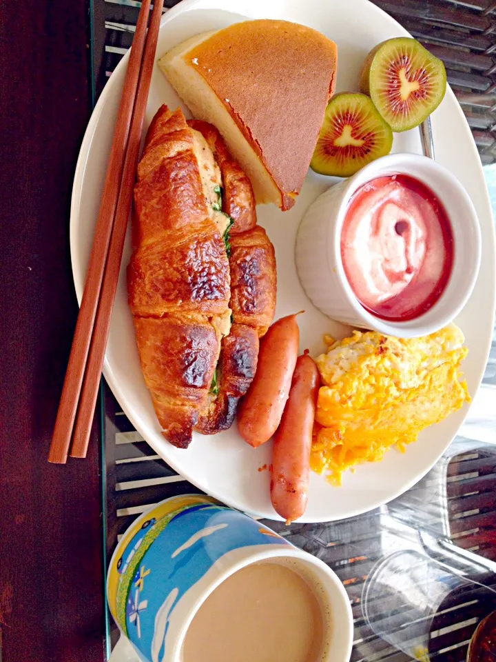 デンマークのツナクロ朝ごはん|えりさん