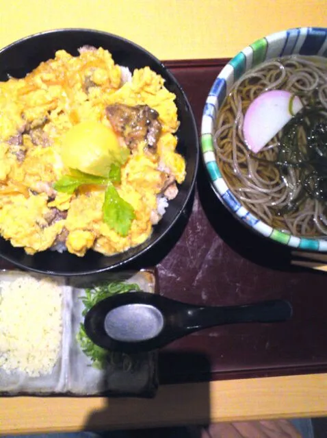 Snapdishの料理写真:親子丼と蕎麦|hisashiさん