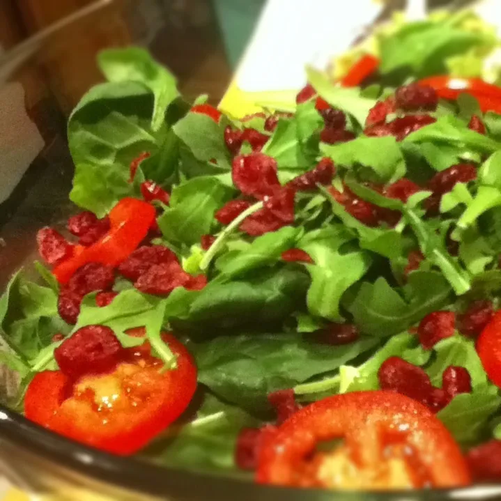 Snapdishの料理写真:Cranberry and arugula salad|Sai linさん