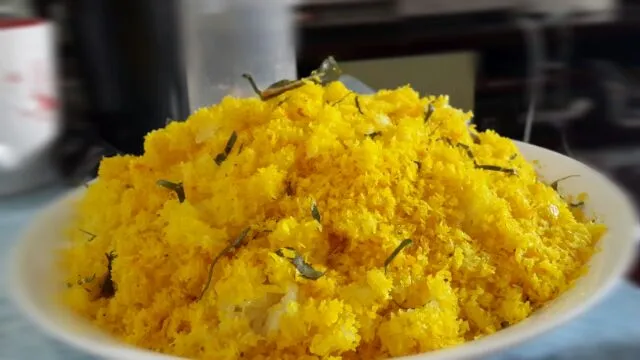 Sticky rice topped with salted shrimp and coconut...|sachaさん