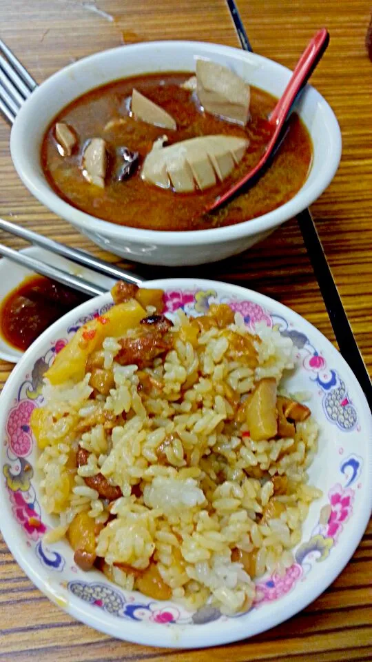 Snapdishの料理写真:麻油腰花＆滷肉飯|Tobey Chiangさん