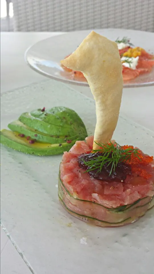 Snapdishの料理写真:Tartare di Tonno dell Atollo di Baa con Avocado e  Polenta Crocccante|Debbieさん