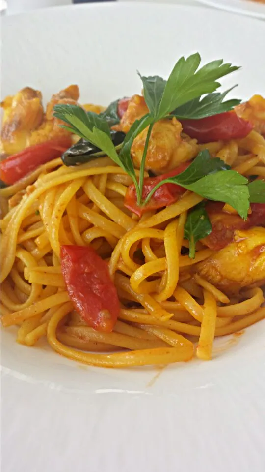 Snapdishの料理写真:Linguine Pasta with Lobster Stewed Tomatoes & Saffron|Debbieさん