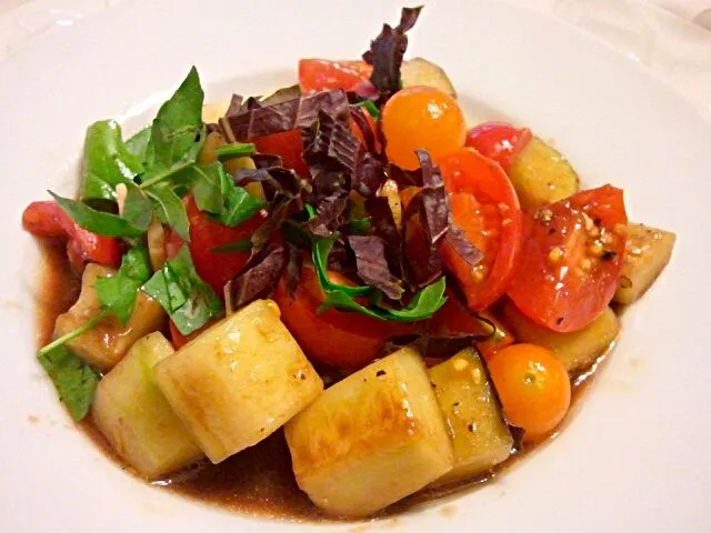 Summertime Salad with homegrown vegetables|Chef On Qさん