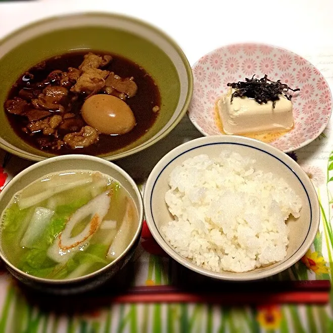 再登板のモツ味噌煮・塩昆布とごま油のヤッコ・白菜と竹輪の中華風スープ|美也子さん