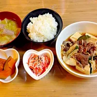 肉豆腐、かぼちゃの煮物、大根と人参の酢の物、白菜とこんにゃくの味噌汁、ごはん|yukoさん