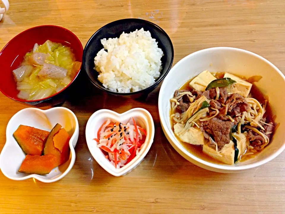 肉豆腐、かぼちゃの煮物、大根と人参の酢の物、白菜とこんにゃくの味噌汁、ごはん|yukoさん