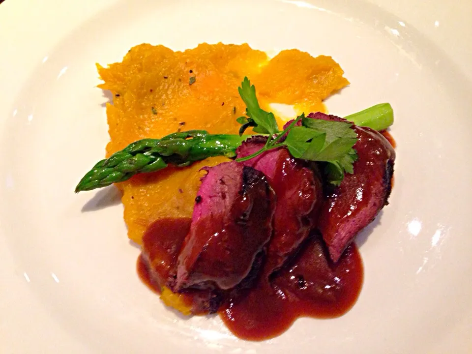 Snapdishの料理写真:Grilled Kangaroo Loin|Carin Tayさん