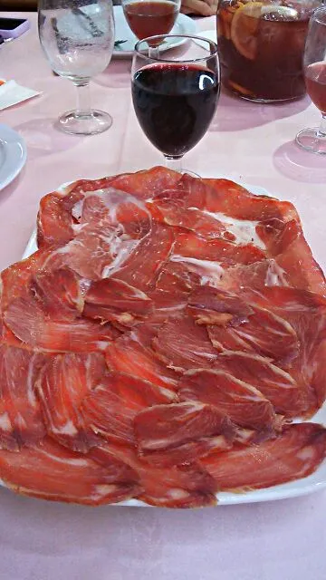 Snapdishの料理写真:Jamon iberica bellota mixta （ハモン・イベリカ・ベジョータ・ミスタ）(^^) イベリコ豚の生ハムの部位の異なるミックス盛合せ(^^)v|quitaさん