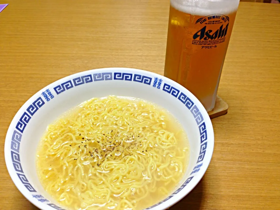 夜中の素ラーメンと🍺で精進落とし|川上千尋さん