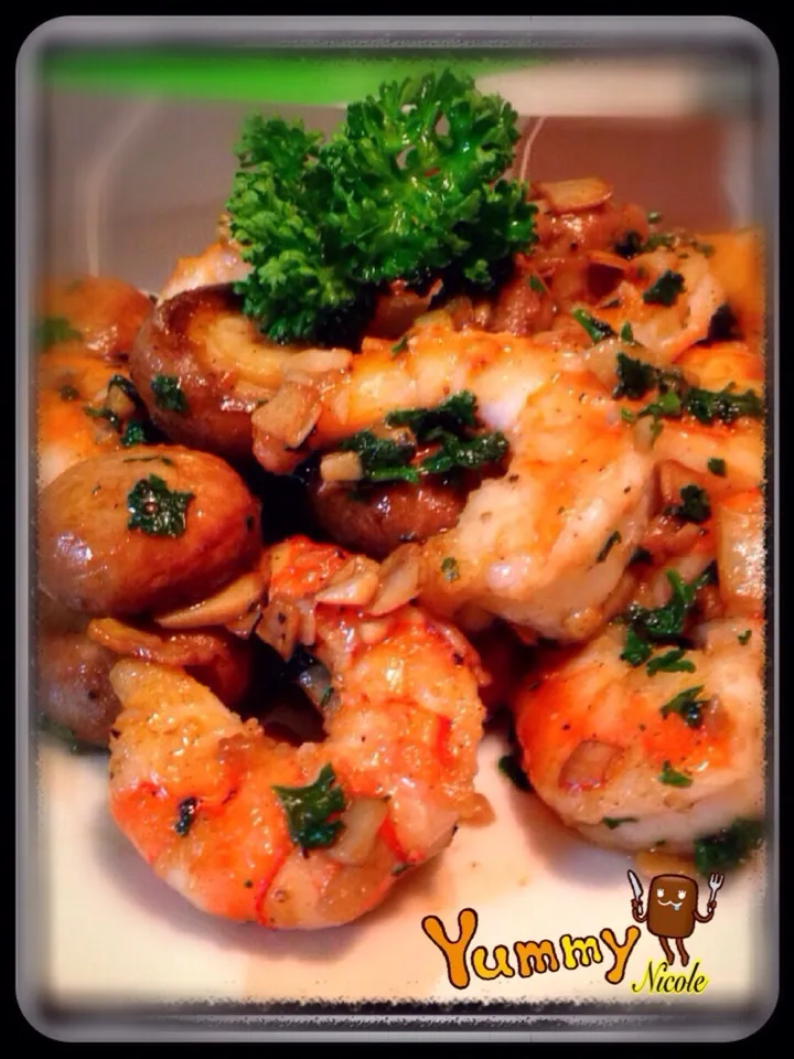 Garlic Prawns and Swiss Brown Mushrooms.|Nicoleさん