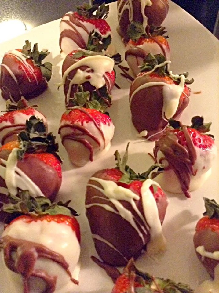 Chocolate covered strawberries|Milka Papricaさん