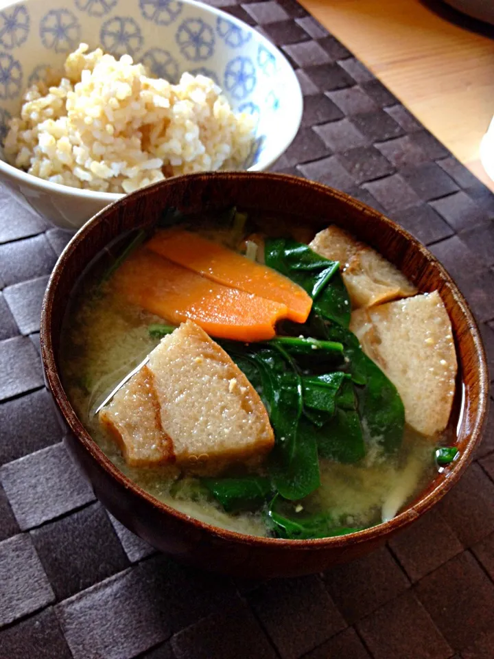 nicoの定番朝ご飯〜車麩のお味噌汁，兵四郎玄米〜|なほこさん