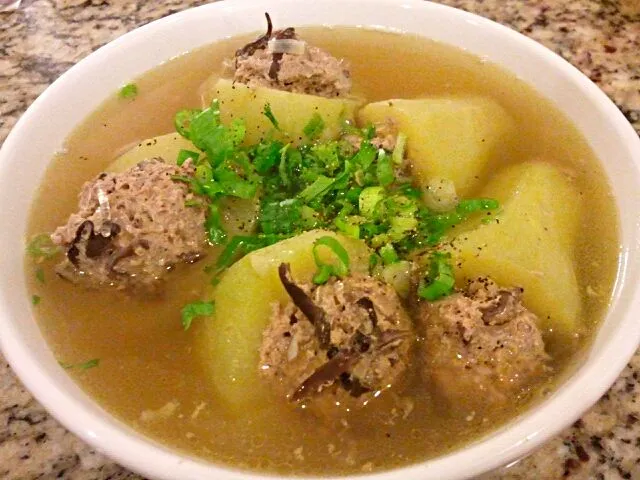 Chayote Squash Soup
Stuffed with ground chicken, vermicelli, and wood-ear mushroom. Add some steamed rice and this soup becomes a meal.|Chef On Qさん