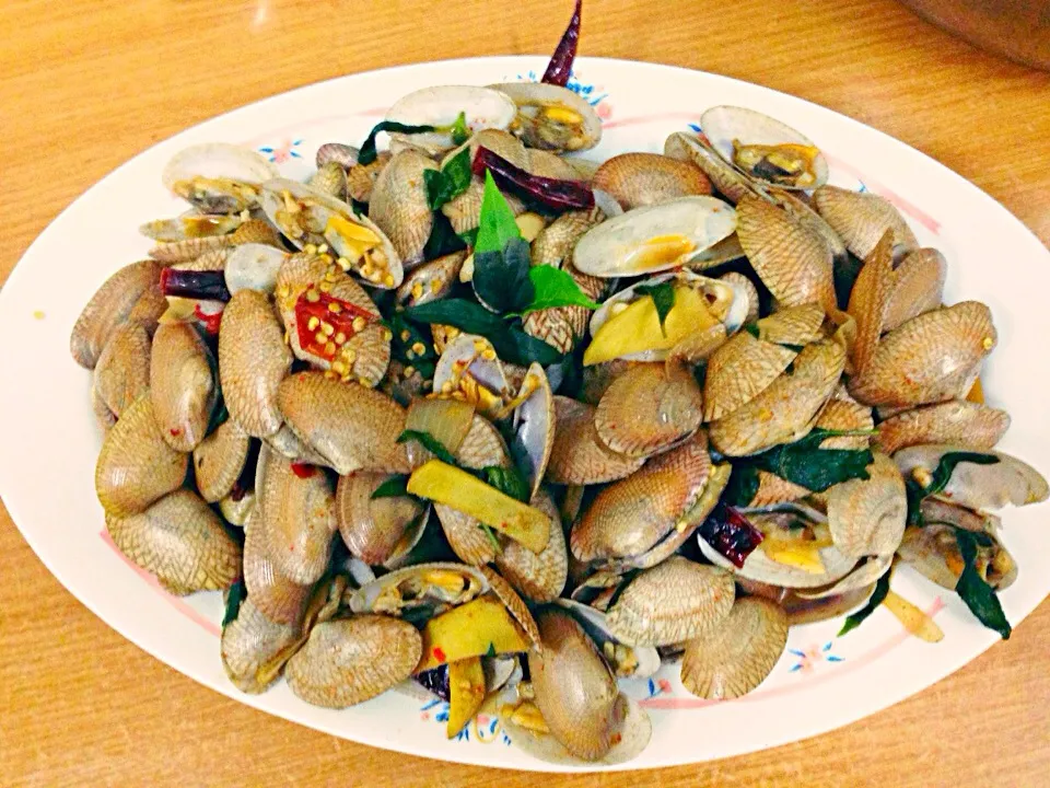 Stir-Fried Clam with chilli, ginger and holy basil|Cerisseさん