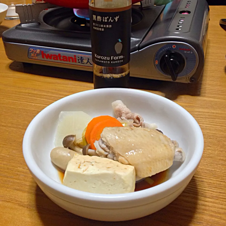 【今夜のウチご飯】実家から親父も泊まりにきて，みんなで鍋を囲む。ほっこりポカポカうまうま〜な夜。|takuya KAWANOさん