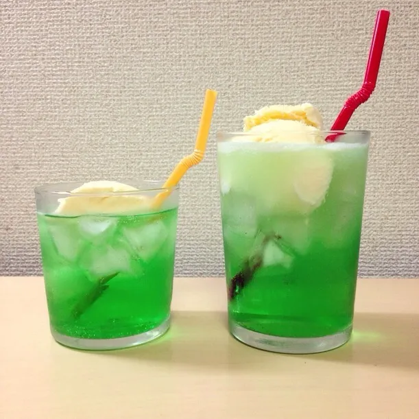 カキ氷シロップと炭酸水でクリームソーダ。|naouさん