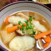 じゃがいものすいとんです。お芋の甘味と柔らかもっちり感♪がたまらない美味しさ☆