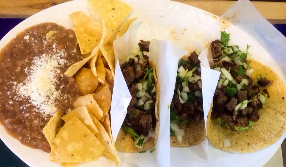 Three Street Tacos with Beans and Chips|sooprcoolchicaさん