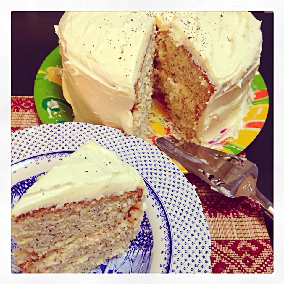 Lemon poppyseed double layer cake with cream cheese frosting|Talia Shuteさん