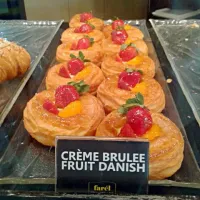 Creme brulee fruit danish|Giselle Rosewoodさん