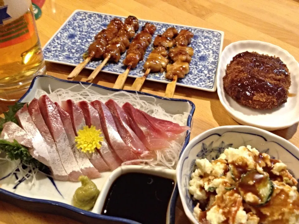 みんな外出。オール・スーパー惣菜で一人宴会中😁🍺|ジイジさん