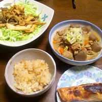 Snapdishの料理写真:⚪︎しょうがご飯⚪︎もつ煮込み⚪︎鮭のごま味噌焼き⚪︎きのこサラダ|まーさん