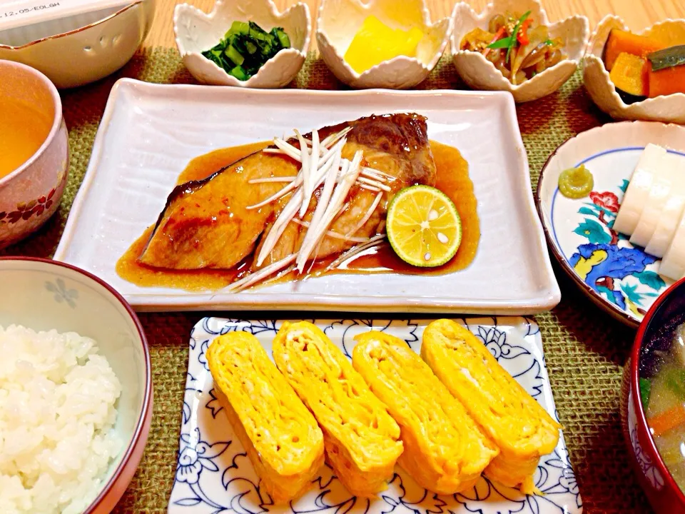 本日の朝定食~天然ブリの照り焼き・豚汁・南京炊いたん・五目きんぴら|由寿妃さん