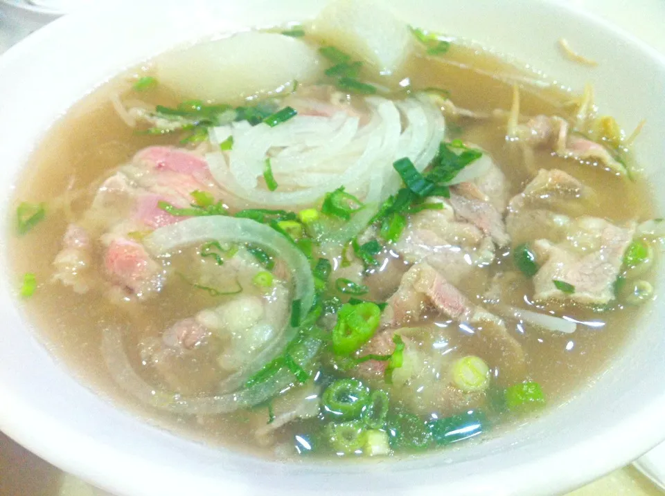 Snapdishの料理写真:Raw beef soup rice noodles|skyblueさん