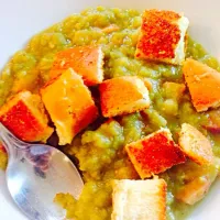 Pea soup with Hawaiian roll croutons|Brittney Gennarelliさん