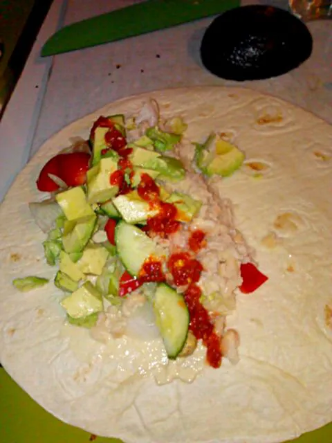 My wrap, vegan mayonnaise, red Bell pepper, lettuce, avocado, and chili paste with mashed northern white beans.|Polly Gelfusoさん