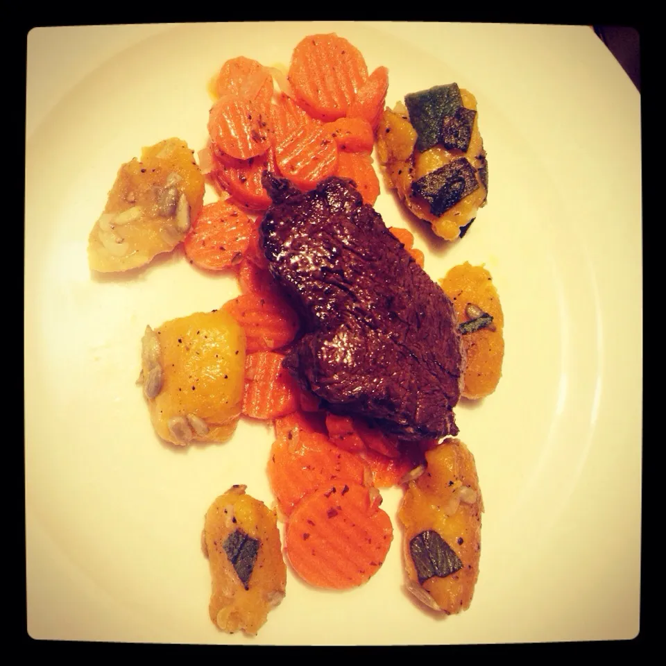 Snapdishの料理写真:angus steak and butternut gnocchi|Jacqueline Herzogさん