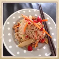 Snapdishの料理写真:asian glassnoodle salad|Jacqueline Herzogさん