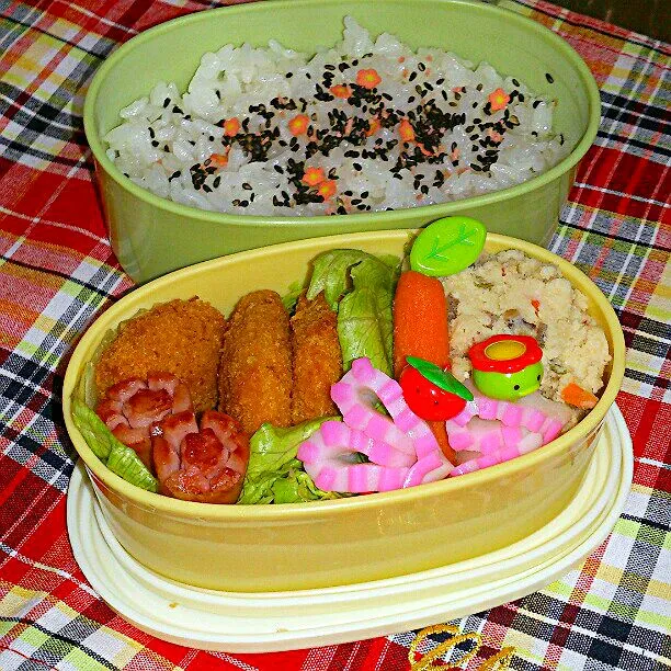 12/2(月)の旦那弁当
♪ササミチーズフライ
♪ウィンナー
♪おから
♪かまぼこ
♪人参のピクルス|ふみぃさん