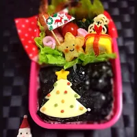 Snapdishの料理写真:ゆっぴーઈ(◕ั◡◕ั)*ﾟ*♡のお弁当『クリスマス🎄かくれそぼろだよん(ෆ❛ั◡❛ัෆ)』