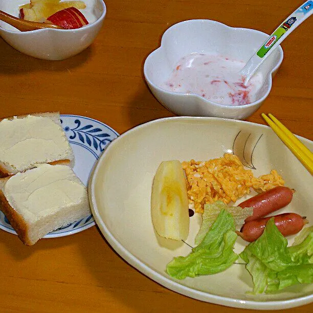 朝食
朝フルーツはりんご(o^－^o)|ふみぃさん