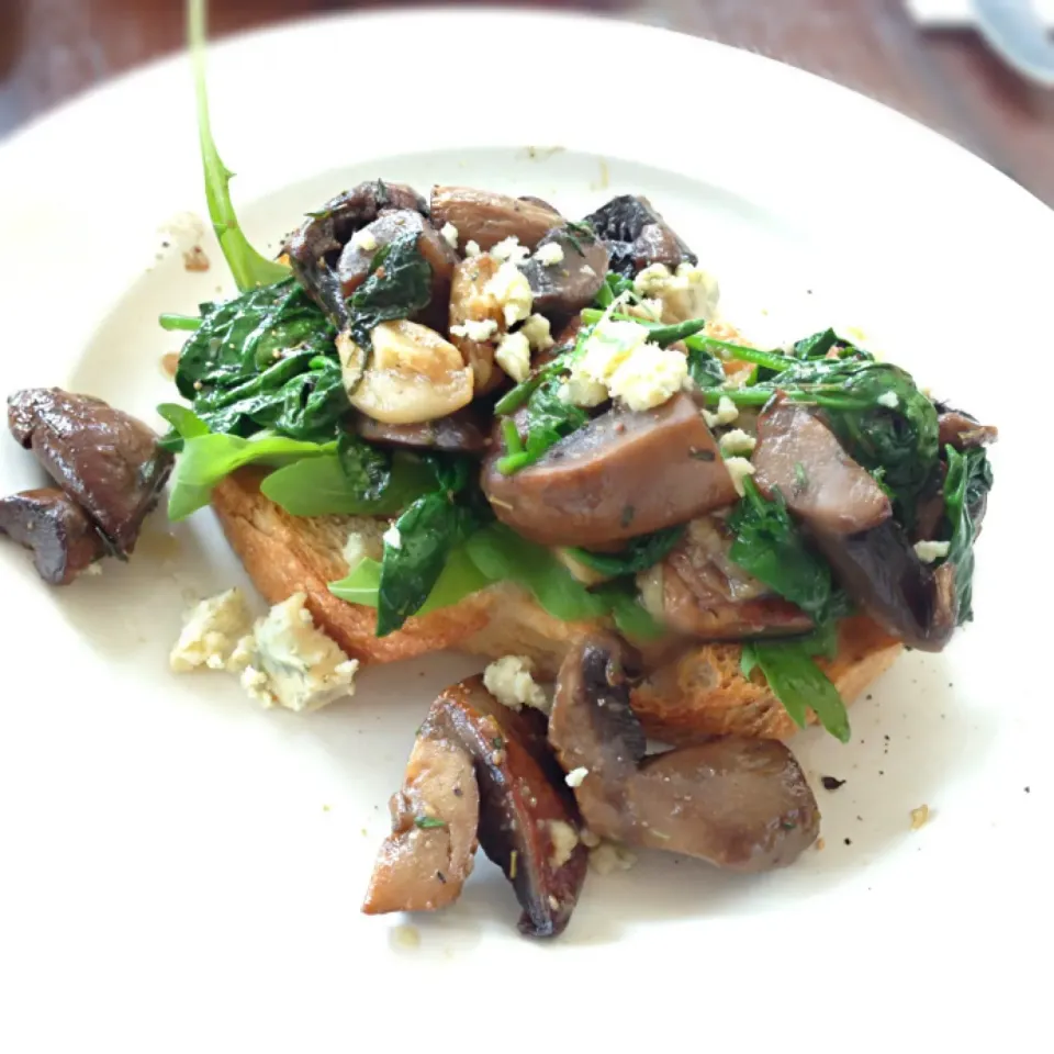 Sautéed mushrooms with blue cheese and sourdough|Karen Yongさん