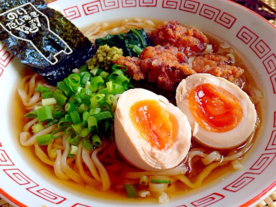 なんだがわからん（笑）あるもんのっけちゃえ〜の醤油ラーメンだすぅ〜っ❗😆|みほままこさん