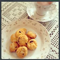 Snapdishの料理写真:Almond and choco chip cookies|mega niken ratriekaさん