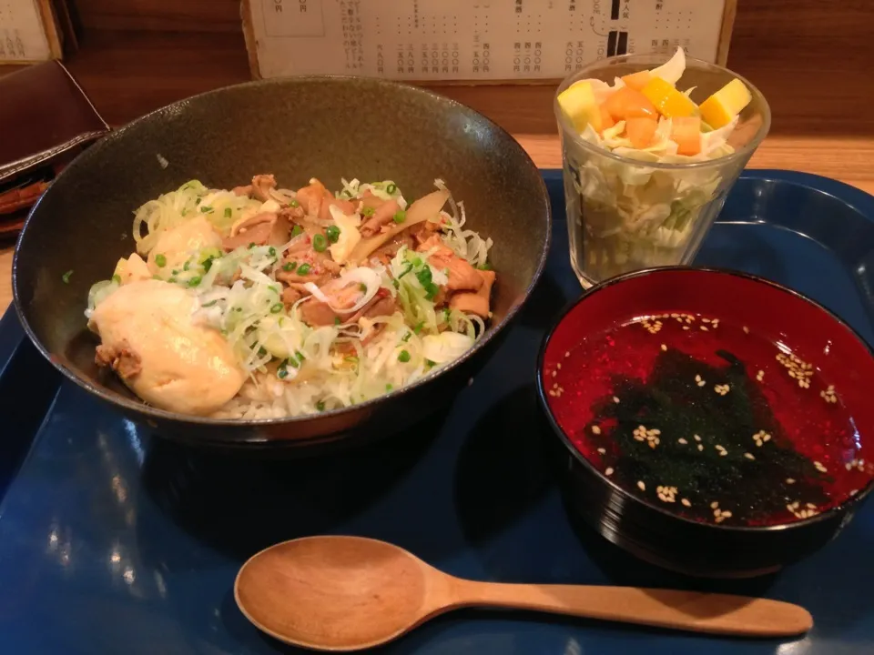 モツ煮ぶっかけ丼500円|PegaOさん