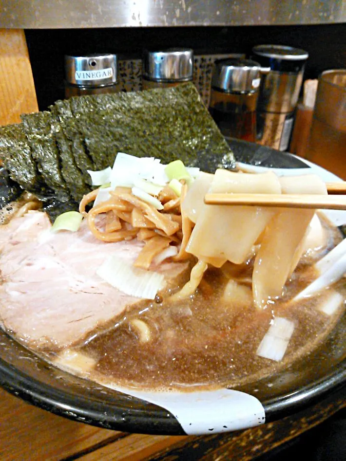 煮干しラーメン＠新宿ゴールデン街 凪|ちびめがさん