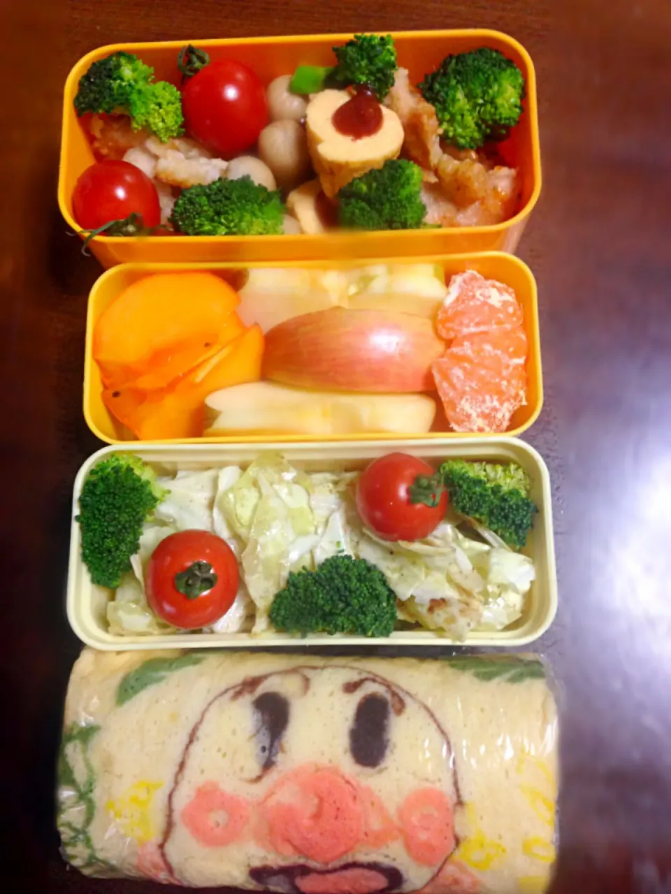 今日の子供のお弁当。アンパンマンの出来がイマイチ。まぁ始めて作った割にはいいかな(^ ^)|安東 加奈恵さん